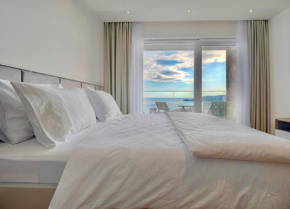 Lovely Partial Sea View One Bedroom Flat In Horizon Residences A24